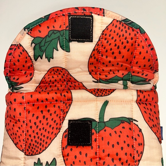 Baggu Strawberry Print Puffy Hook & Loop Tablet Sleeve Pouch - Picture 3 of 12